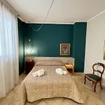 4 Balconi House-elegante Dimora Nel Centro Storico