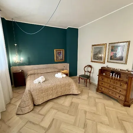 4 Balconi House-elegante Dimora Nel Centro Storico Apartment