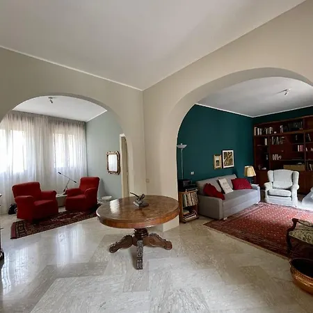 4 Balconi House-elegante Dimora Nel Centro Storico