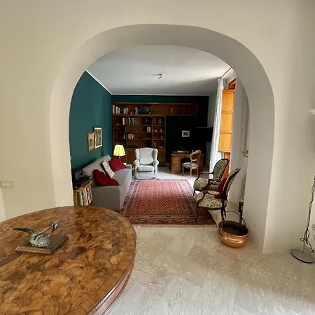 Apartment 4 Balconi House-elegante Dimora Nel Centro Storico
