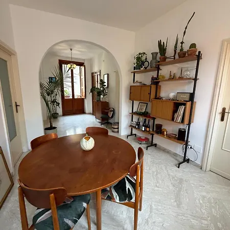 4 Balconi House-elegante Dimora Nel Centro Storico Διαμέρισμα